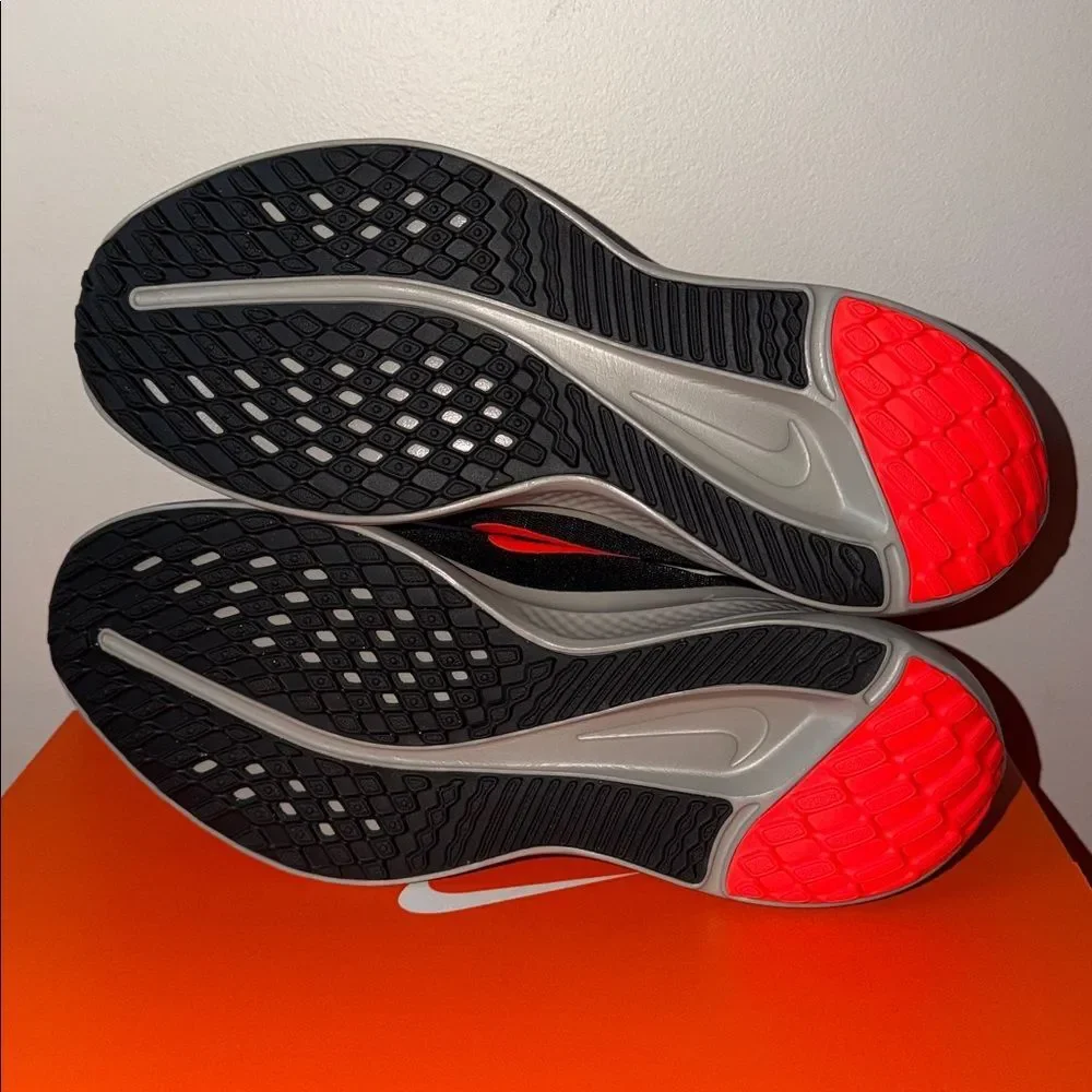 Nike Quest 5 Black Crimson Red DD0204-005 Men’s Size 9